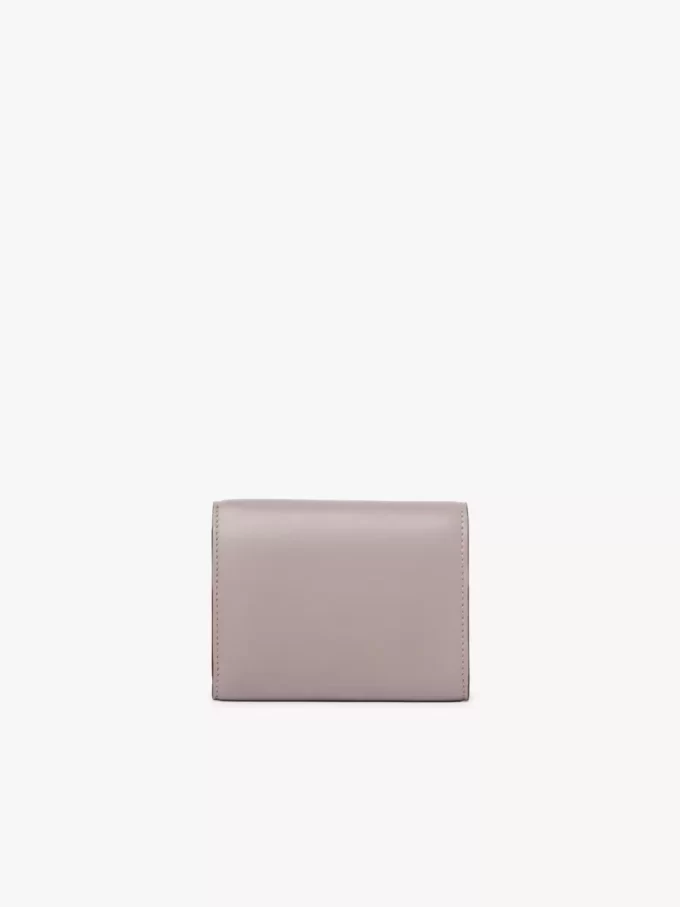 Piccola borsa Chloé Iconic tri-fold con tasca portamonete in pelle lucida Piccola borsa Chloé Iconic tri-fold con tasca portamonete in pelle lucida