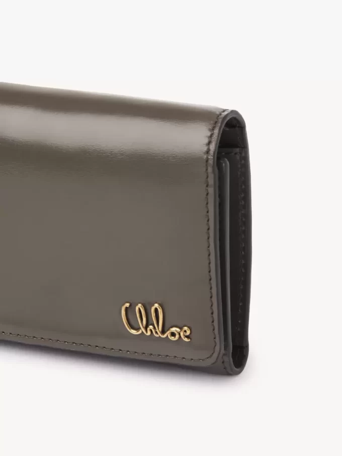 Piccola borsa Chloé Iconic tri-fold con tasca portamonete in pelle lucida Piccola borsa Chloé Iconic tri-fold con tasca portamonete in pelle lucida