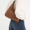 Piccola borsa hobo Marcie in pelle martellata Piccola borsa hobo Marcie in pelle martellata