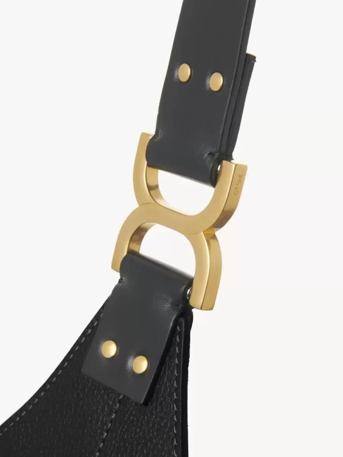 Piccola borsa hobo Marcie in pelle martellata Piccola borsa hobo Marcie in pelle martellata
