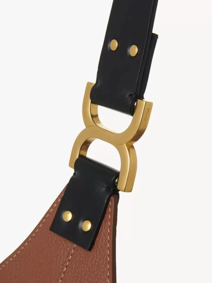 Piccola borsa hobo Marcie in pelle martellata Piccola borsa hobo Marcie in pelle martellata