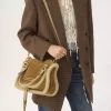 Piccola borsa Marcie in pelle scamosciata e shearling Piccola borsa Marcie in pelle scamosciata e shearling