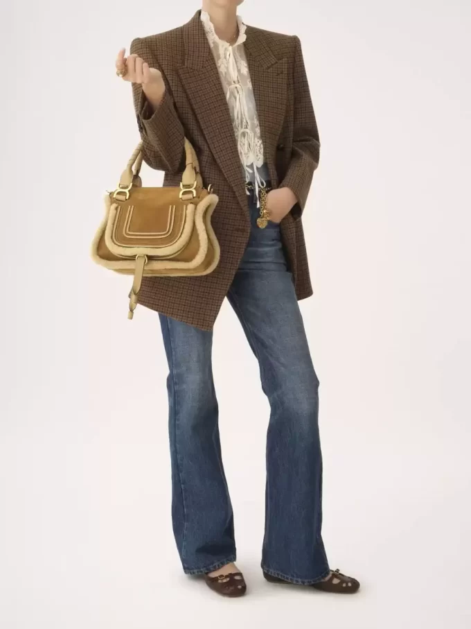 Piccola borsa Marcie in pelle scamosciata e shearling Piccola borsa Marcie in pelle scamosciata e shearling