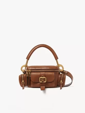 Piccola borsa per macchina fotografica in pelle lucida