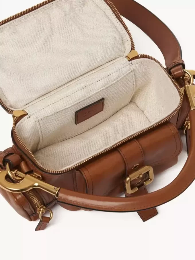 Piccola borsa per macchina fotografica in pelle lucida Piccola borsa per macchina fotografica in pelle lucida