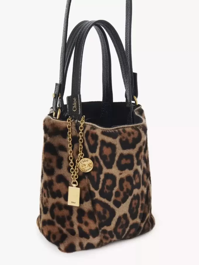 Piccola borsa tote Chloé Spin in shearling con stampa leopardata Piccola borsa tote Chloé Spin in shearling con stampa leopardata