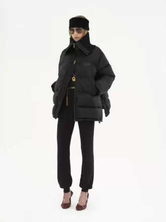 Piumino a collo alto in nylon lucido