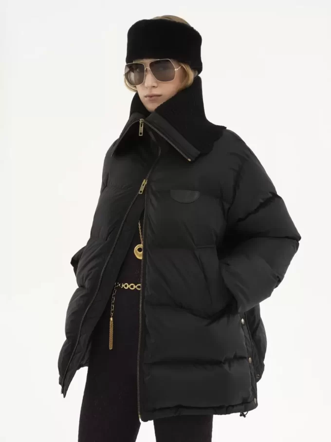 Piumino a collo alto in nylon lucido