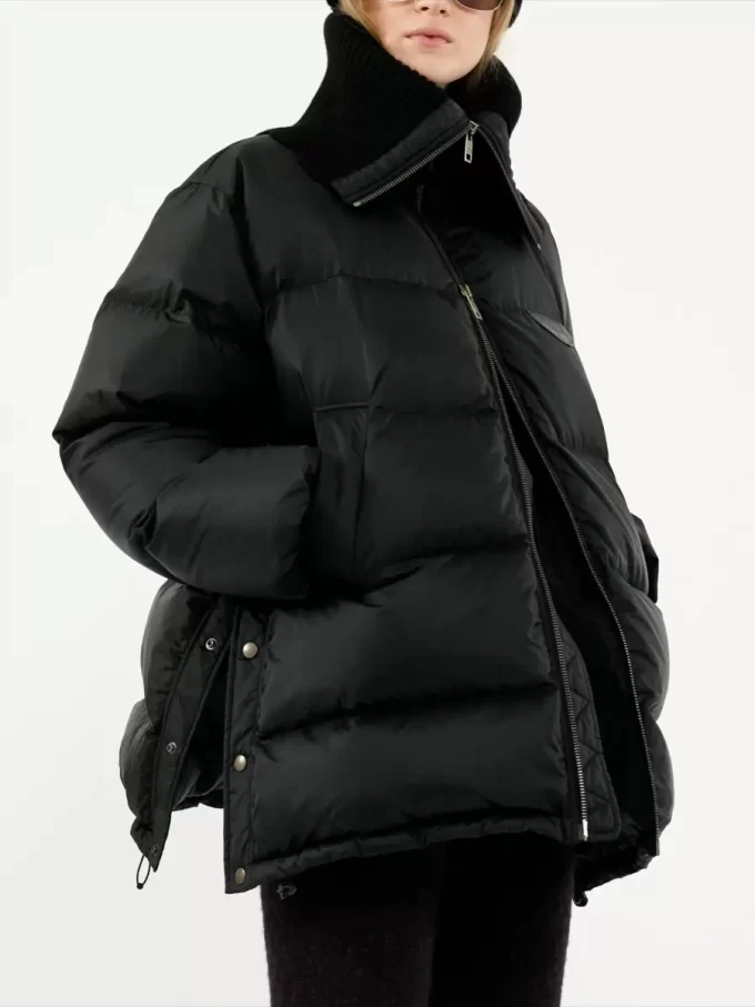 Piumino a collo alto in nylon lucido