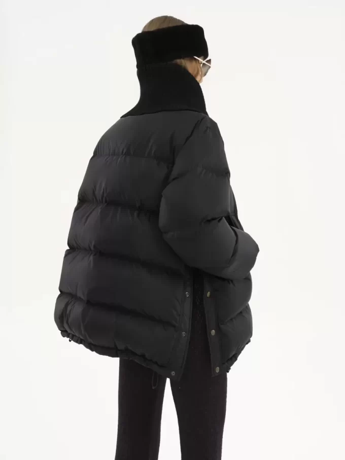 Piumino a collo alto in nylon lucido