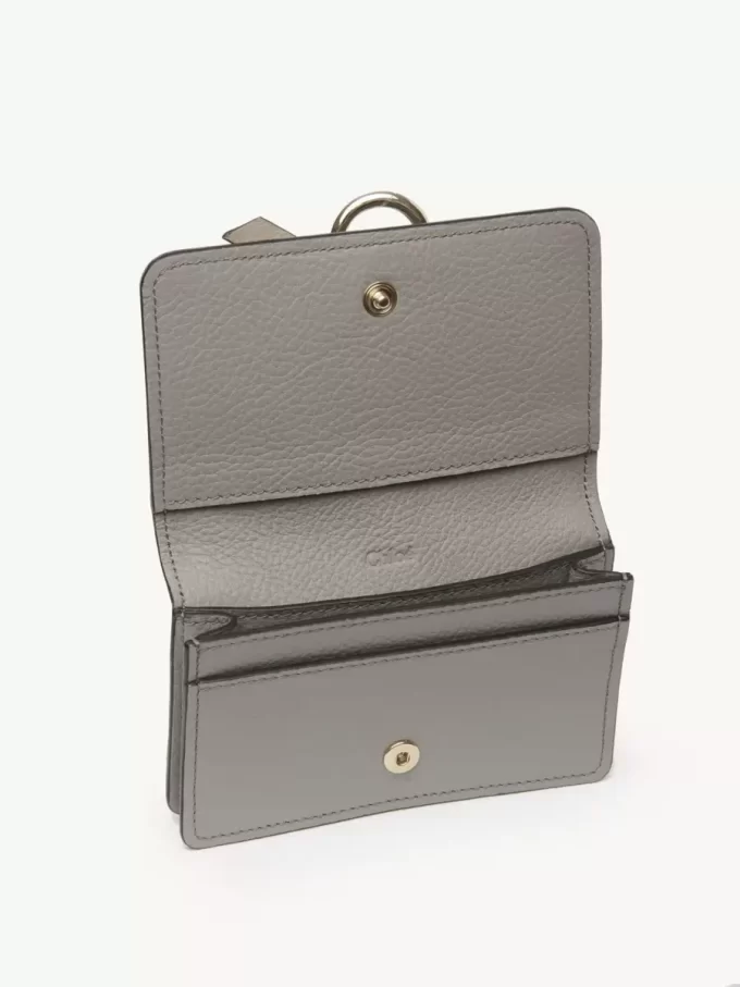 Porta carte di credito con alfabeto in pelle martellata Porta carte di credito con alfabeto in pelle martellata