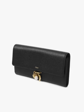 Portafoglio lungo Chloé Charms con patta in pelle martellata