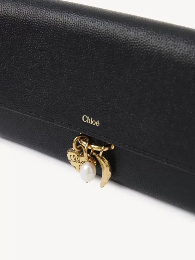 Portafoglio lungo Chloé Charms con patta in pelle martellata