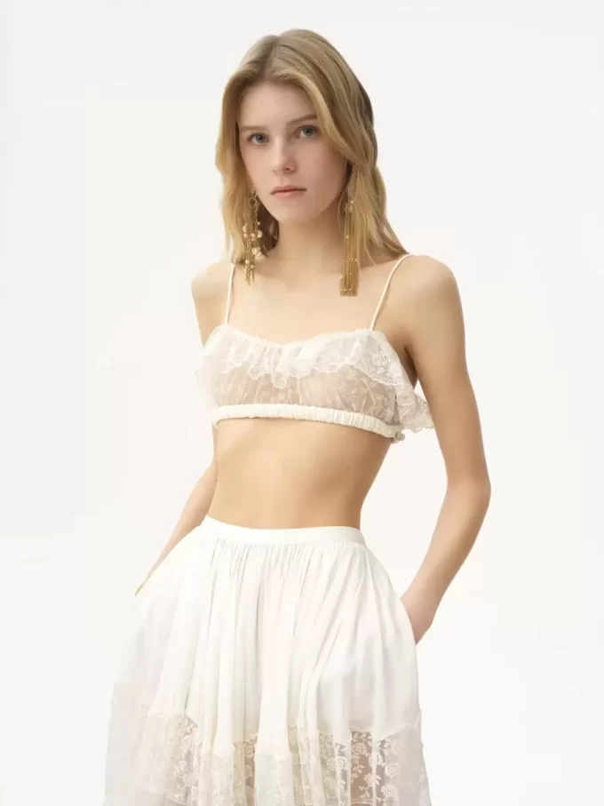 Reggiseno a balze con spalline sottili in pizzo ricamato Reggiseno a balze con spalline sottili in pizzo ricamato