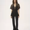 Top aderente con volant in pizzo Top aderente con volant in pizzo